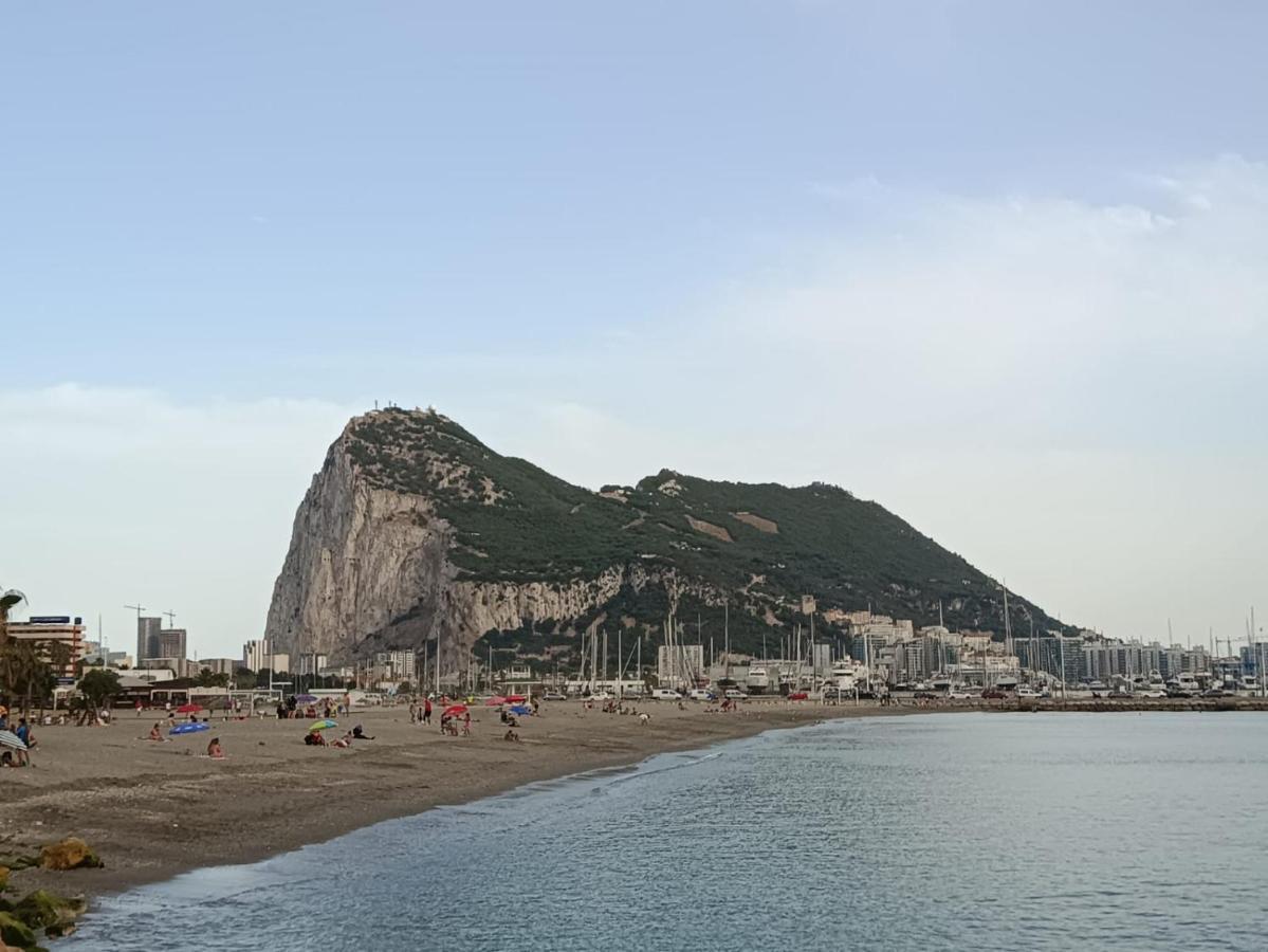 Апартаменти Vistas A 3 Paises Y 2 Continentes 1º Linea De Playa A 5 Minutos De Gibraltar Ла-Лінеа-де-ла-Консепсьйон Екстер'єр фото