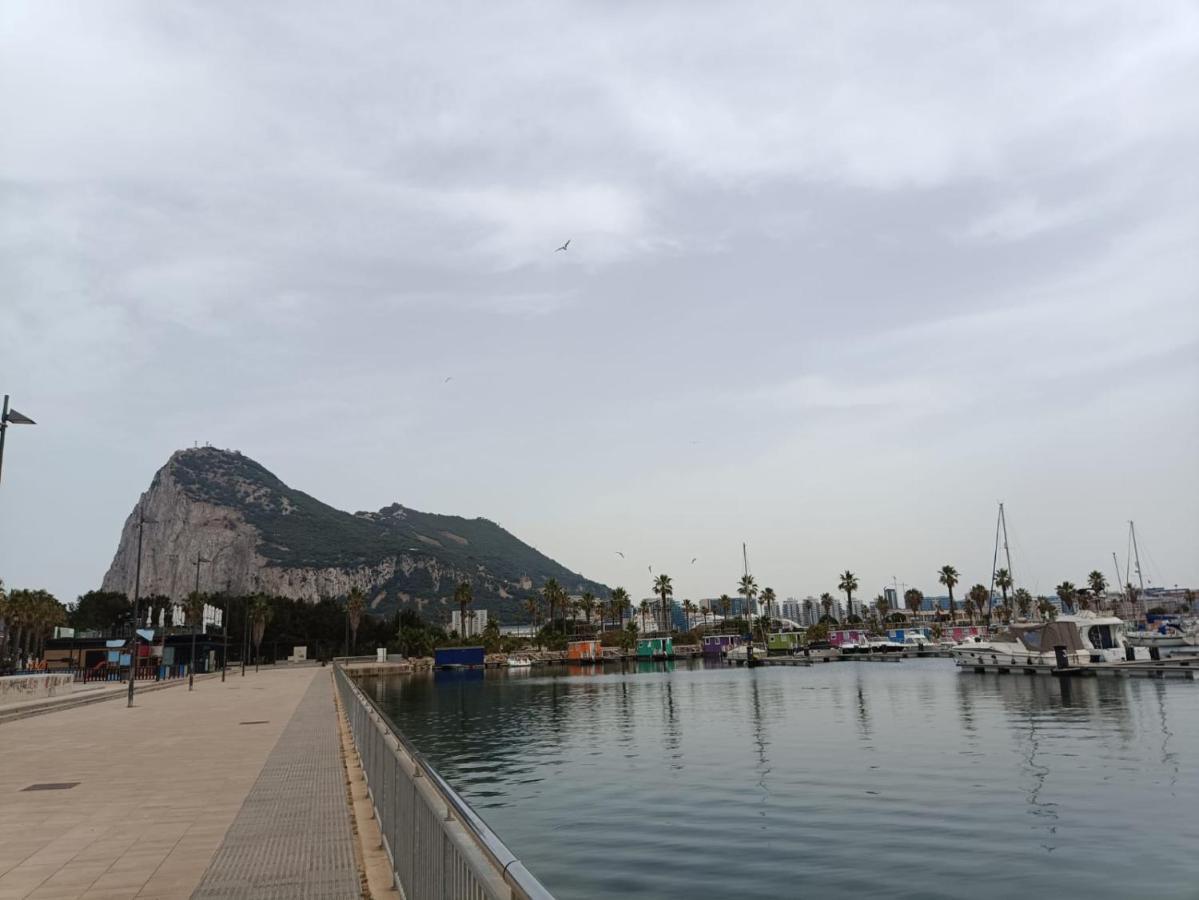 Апартаменти Vistas A 3 Paises Y 2 Continentes 1º Linea De Playa A 5 Minutos De Gibraltar Ла-Лінеа-де-ла-Консепсьйон Екстер'єр фото