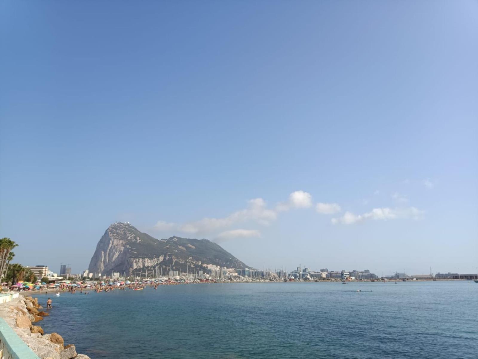 Апартаменти Vistas A 3 Paises Y 2 Continentes 1º Linea De Playa A 5 Minutos De Gibraltar Ла-Лінеа-де-ла-Консепсьйон Екстер'єр фото